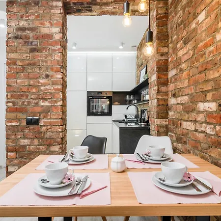 Beautiful Wrocloft By Renters Apartman *